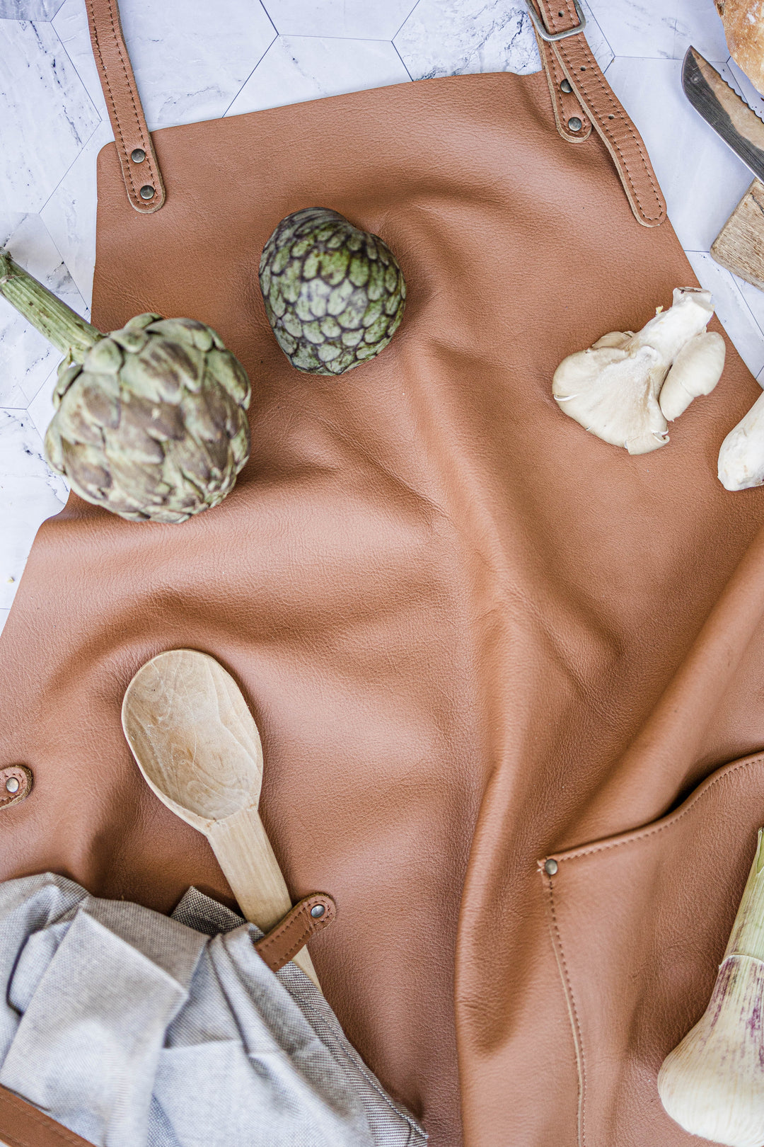 Almazan Kitchen® Leather Apron(M) Discover our Leather Apron | Crafted for Comfort – Almazan